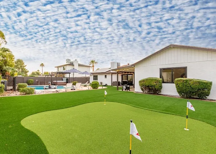 Dom wakacyjny The Ace Scottsdale With Pool Hottub & Putting